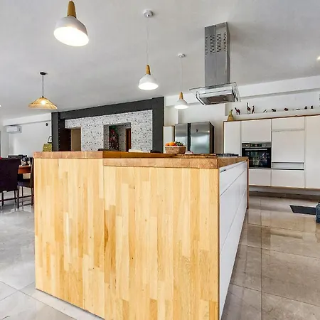 Luxueuse Avec Piscine Дом отдыха *