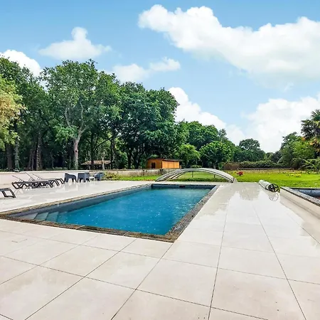 Дом отдыха Luxueuse Avec Piscine