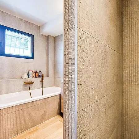 Дом отдыха Luxueuse Avec Piscine Saint-Laurent-de-la-Pree