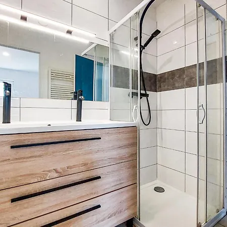 Дом отдыха Luxueuse Avec Piscine Saint-Laurent-de-la-Pree